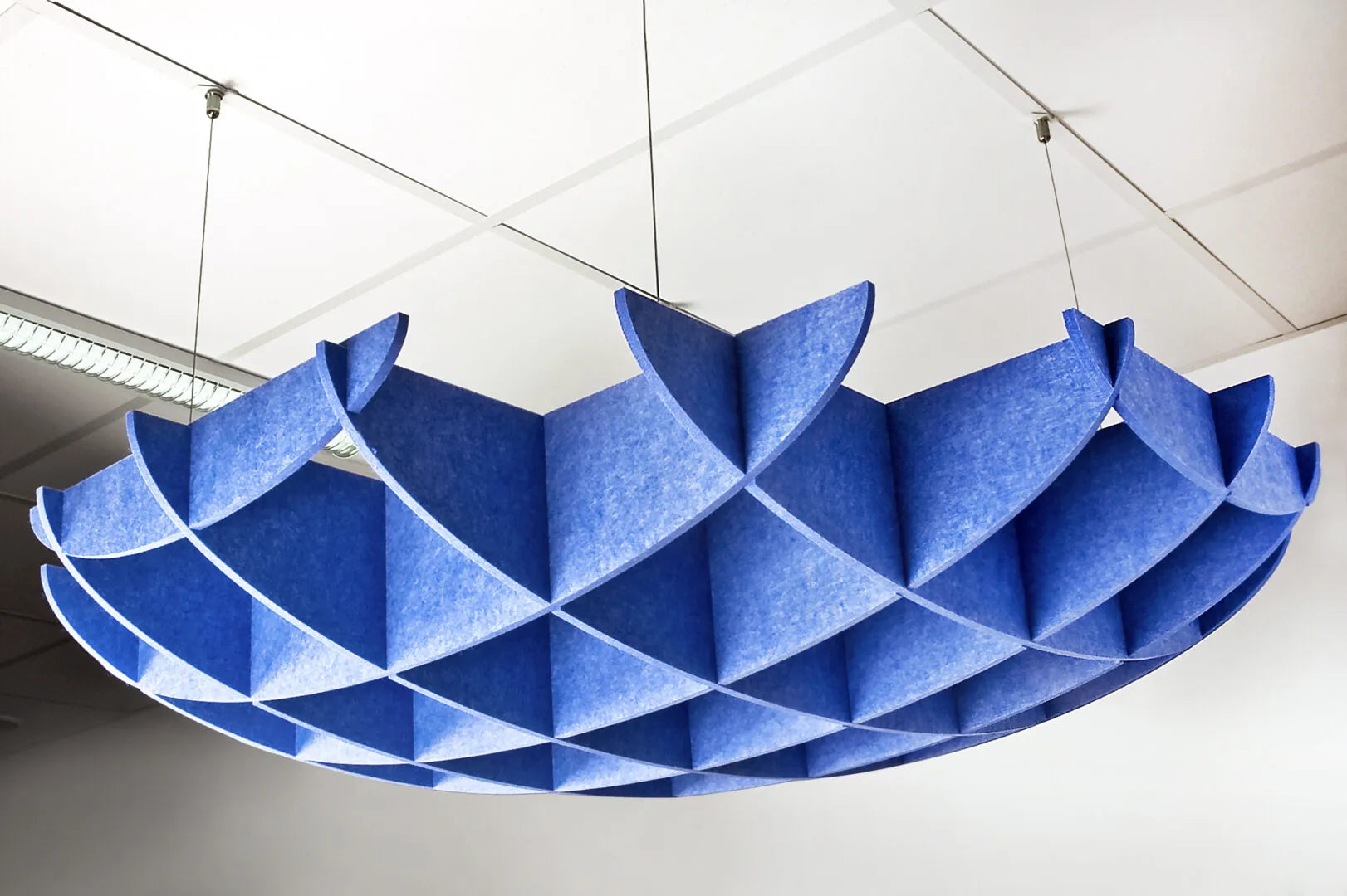 3D Felt Acoustic Ceiling Baffles - CIRCLE in white interior Decormania UK