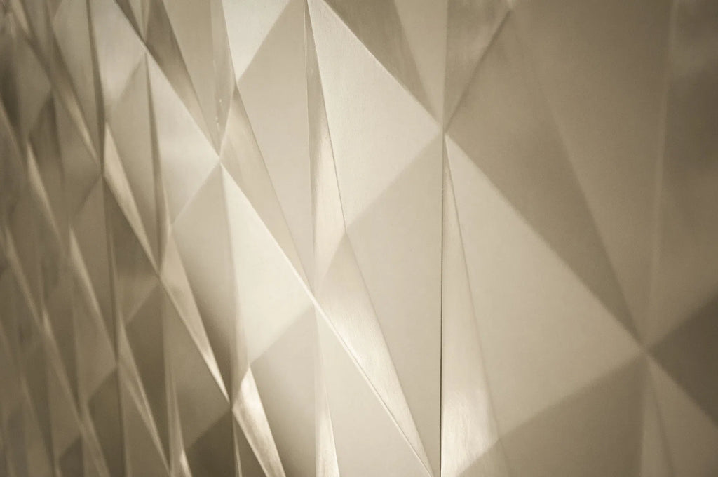3D Wall Panel - DIAMONDS - Close-up of gypsum panels with a geometric diamond pattern and light reflections | DecorMania UK