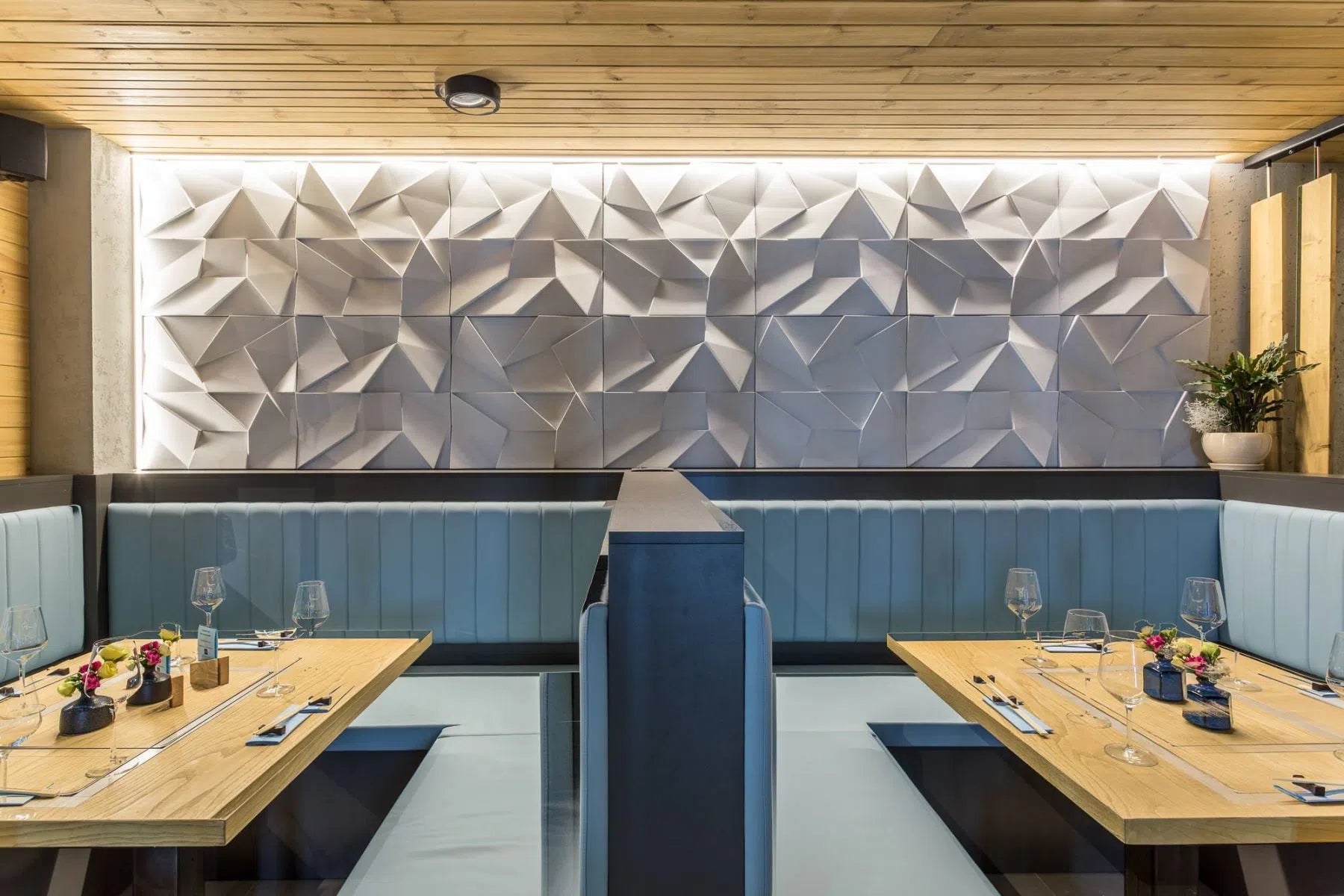 3D Concrete Wall Panels CRYSTAL in a stylish restaurant | DecorMania UK