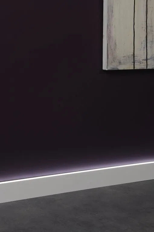 IL10 2M WALLSTYL SKIRTING BOARD WITH LED LIGHT DIFFUSER mounted on wall, featuring a soft LED light underneath | DecorMania UK 