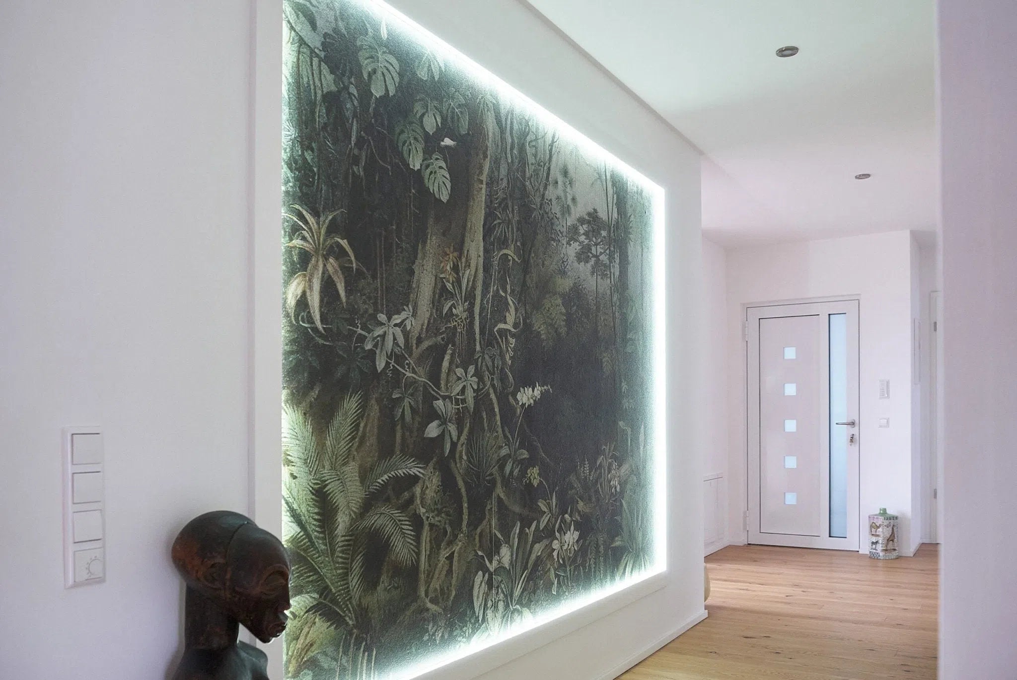 IL10 2M WALLSTYL SKIRTING BOARD WITH LED LIGHT DIFFUSER mounted on the wall | DecorMania UK 