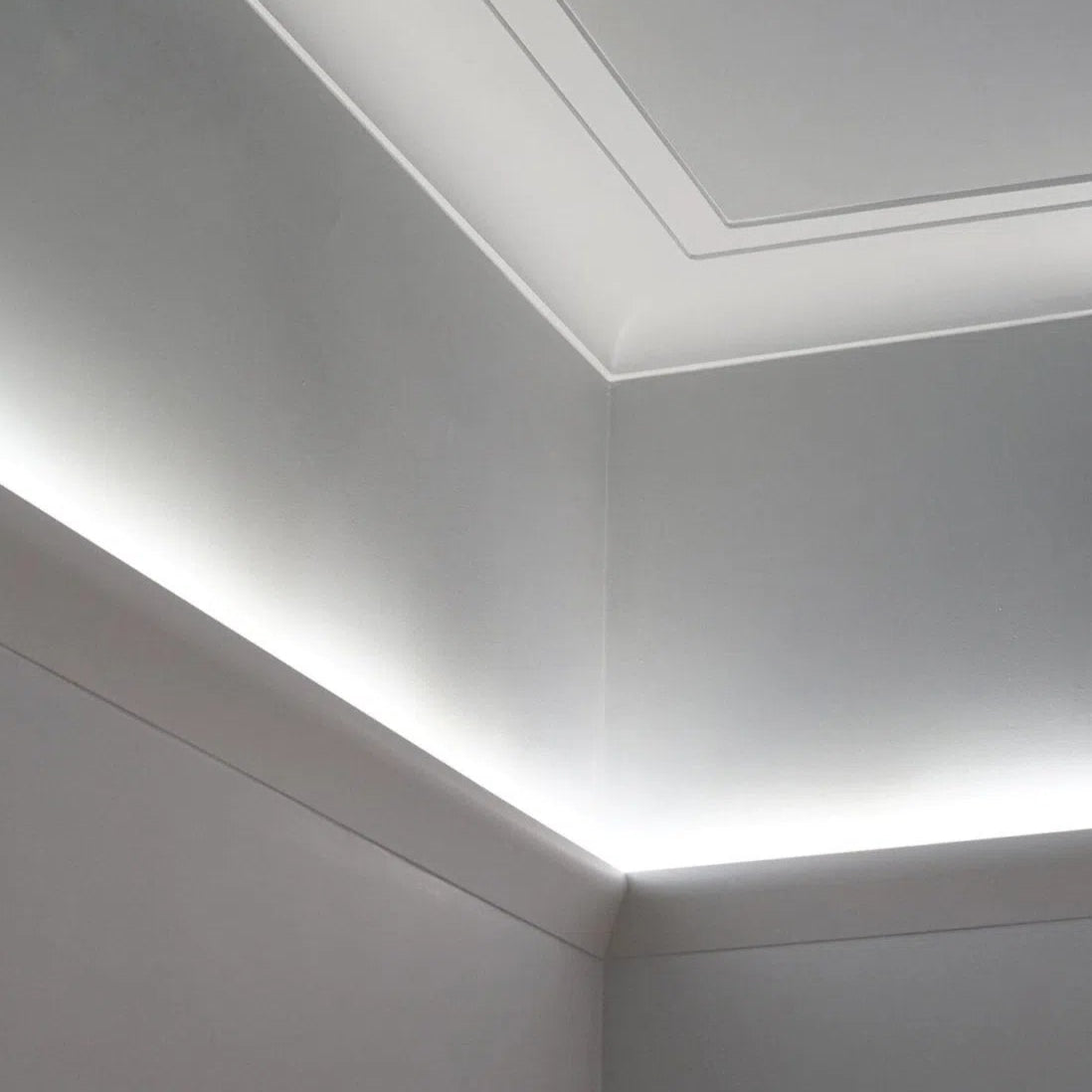 IL3 WALLSTYL 2M Ceiling Coving for LED Lighting on the grey ceiling | DecorMania UK 