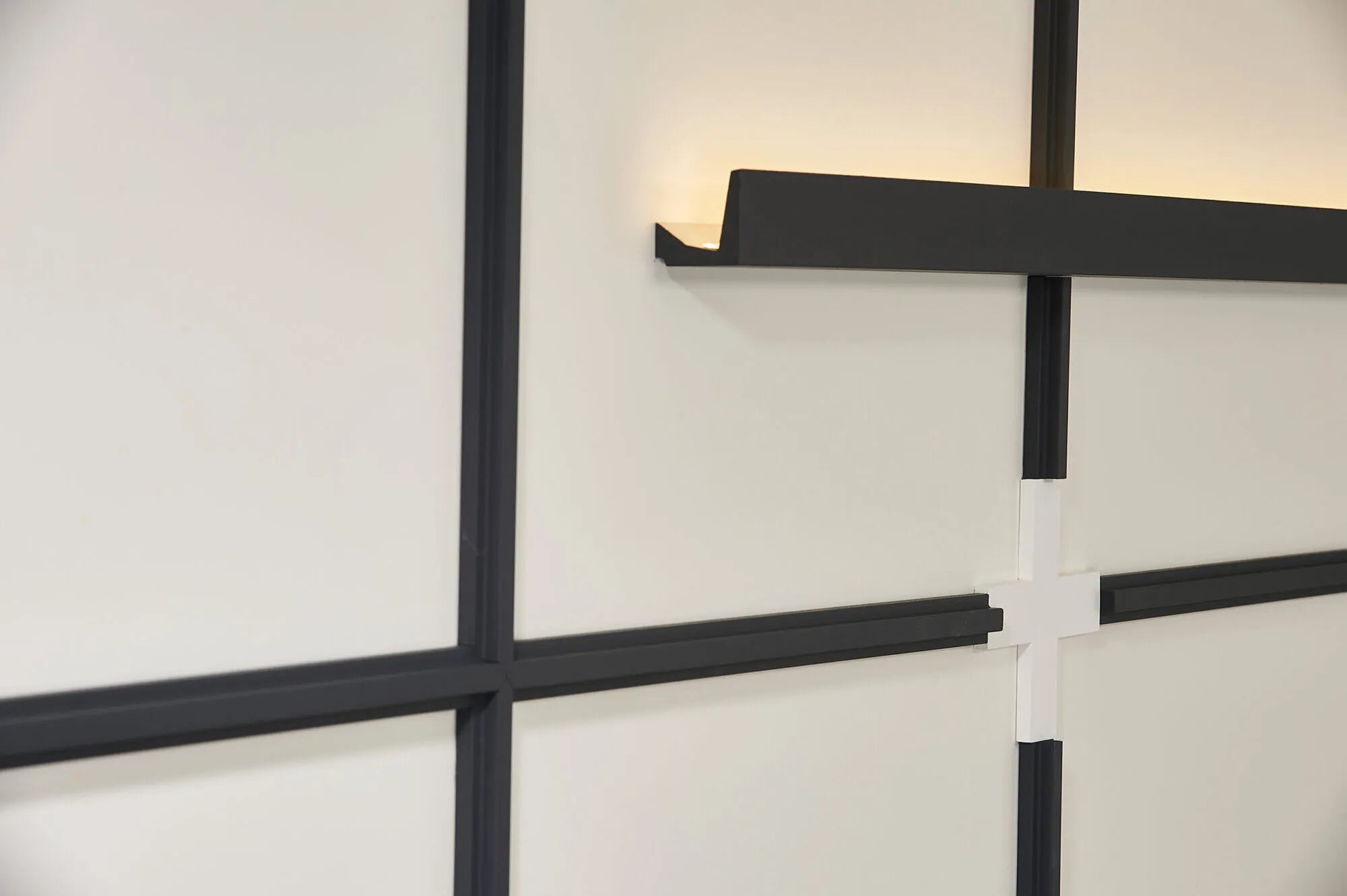 IL5 ARSTYL® 2m Ceiling Coving for LED Lighting along the wall, enhancing architectural features with indirect light | DecorMania UK
