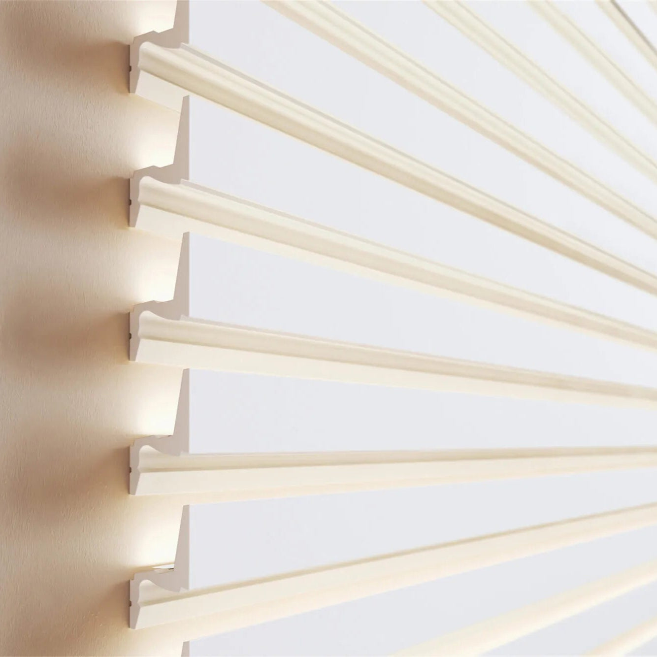 close-up view of IL7 MEMORY ARSTYL 2M Ceiling Coving for LED Lighting | DecorMania UK 