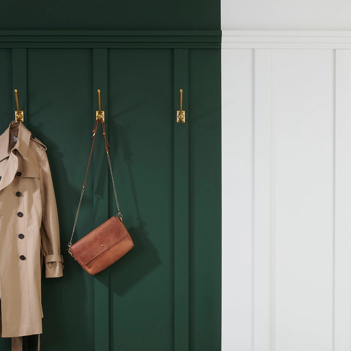 NOMASTYL® NMC 2m Ceiling Coving on plain green and white wall Decormania UK