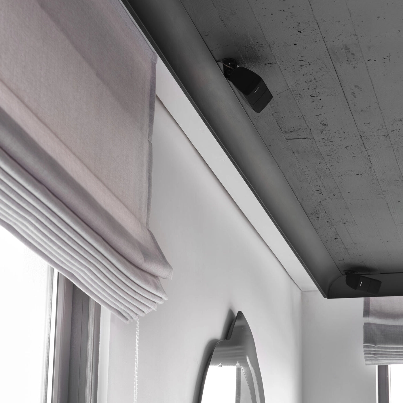 NOMASTYL® NMC 2m Ceiling Coving on plain wall and ceiling Decormania UK