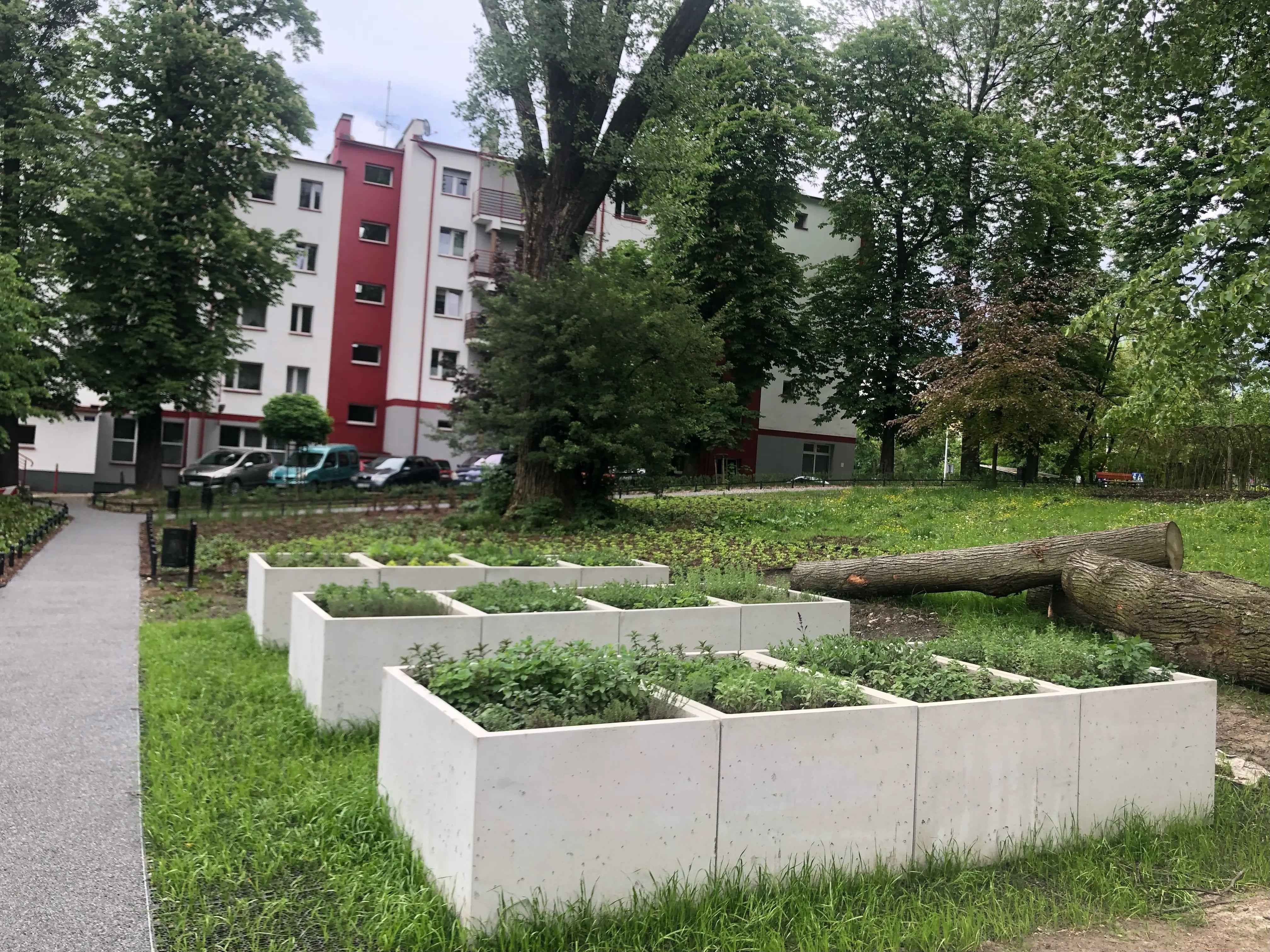 Outdoor Concrete Planters - Rectangle 50x120x50 cm outside in a housing estate Decormania UK