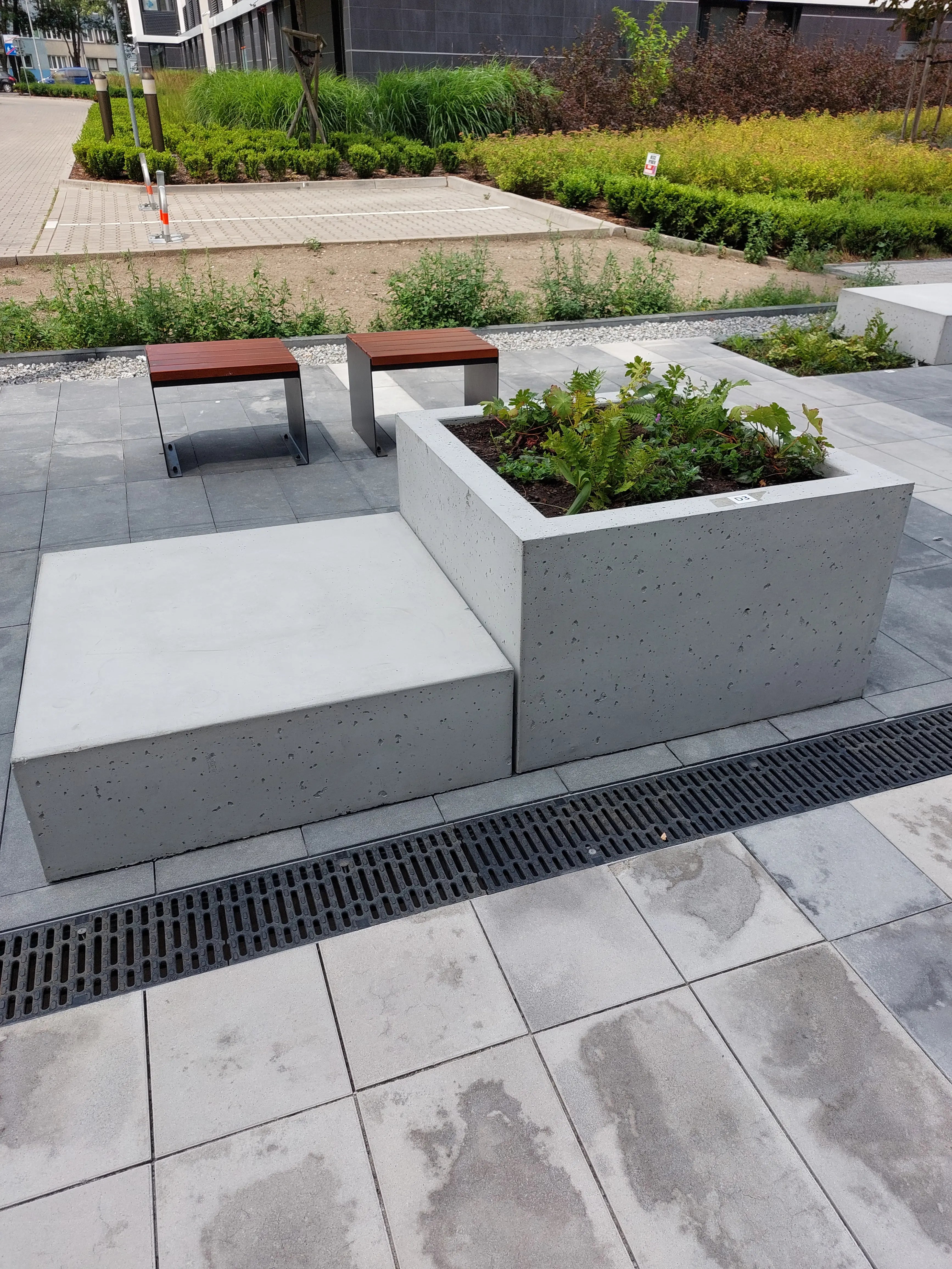 Outdoor Concrete Planters - Rectangle 50x120x50 cm with a bench in the back Decormania UK