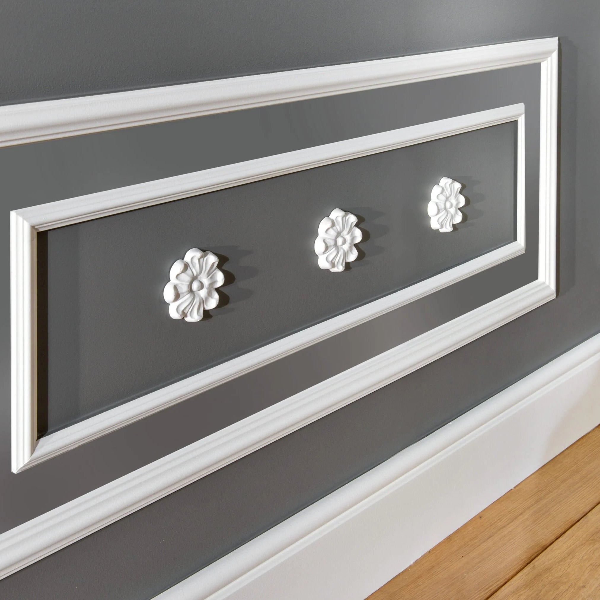 R17 ARSTYL Ceiling Rose on grey wall DecorMania UK