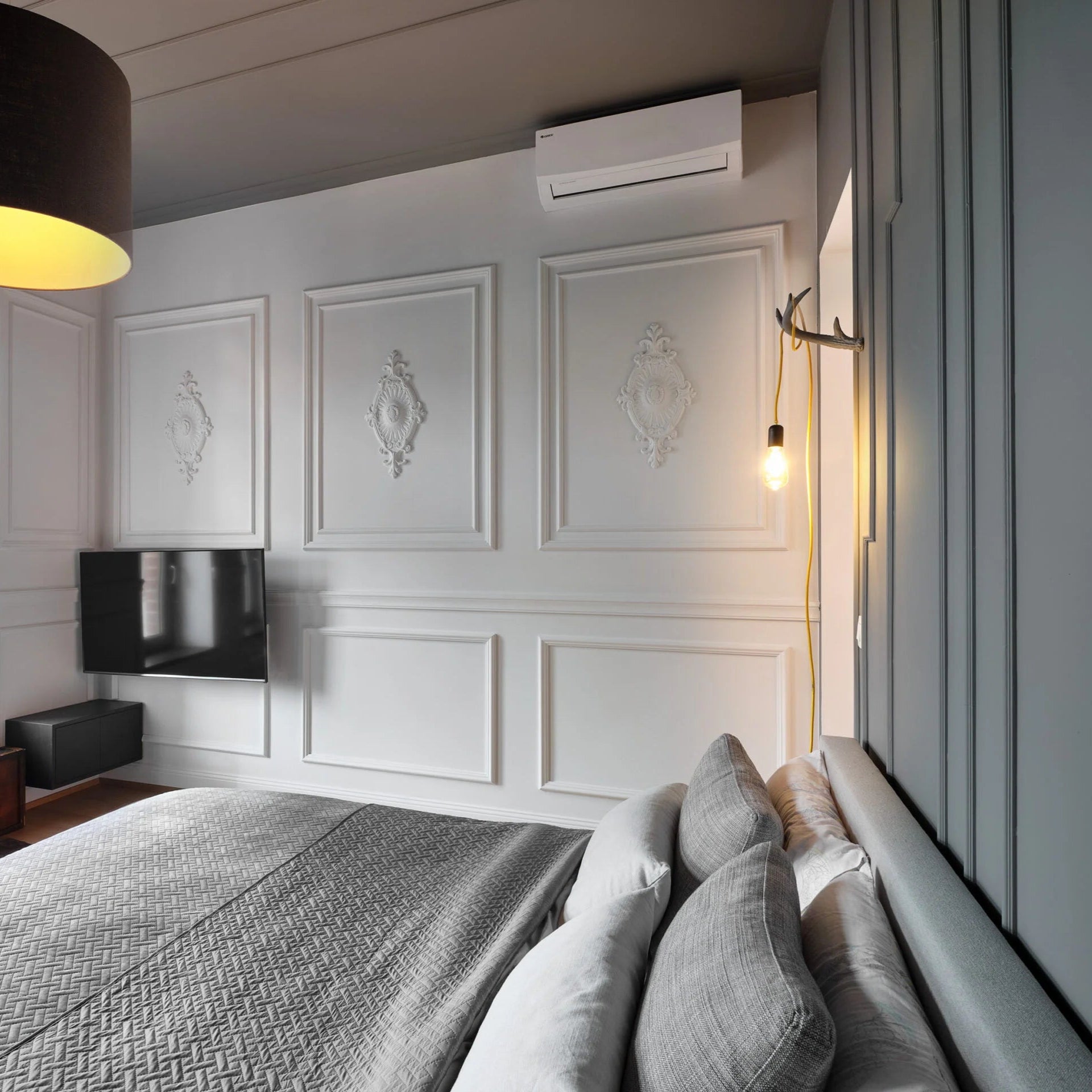 R1 ARSTYL Ceiling Rose in elegant interior DecorMania UK