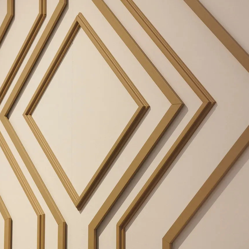 T40 WALLSTYL decorative mouldings arranged in a geometric gold wall design