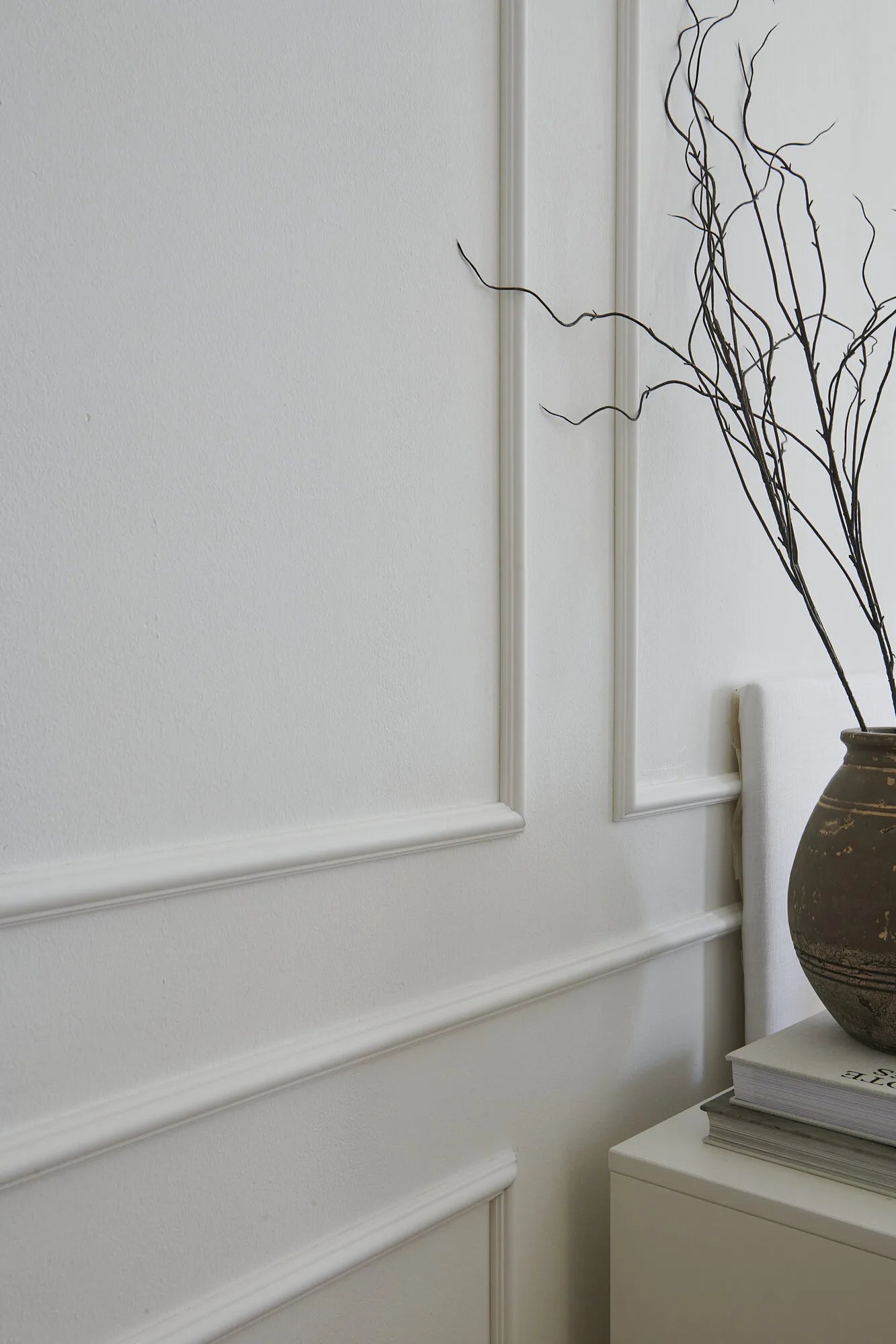 WL7 2M WALLSTYL Dado Rail | in a stylish dining area, creating an elegant wall feature | DecorMania UK