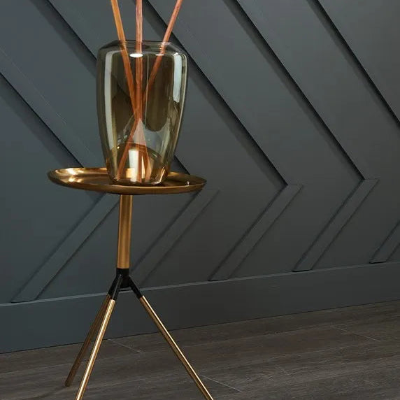 CF2S WALLSTYL skirting board with dark geometric wall moulding design
