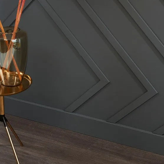 CF2S WALLSTYL cover skirting board in modern dark interior