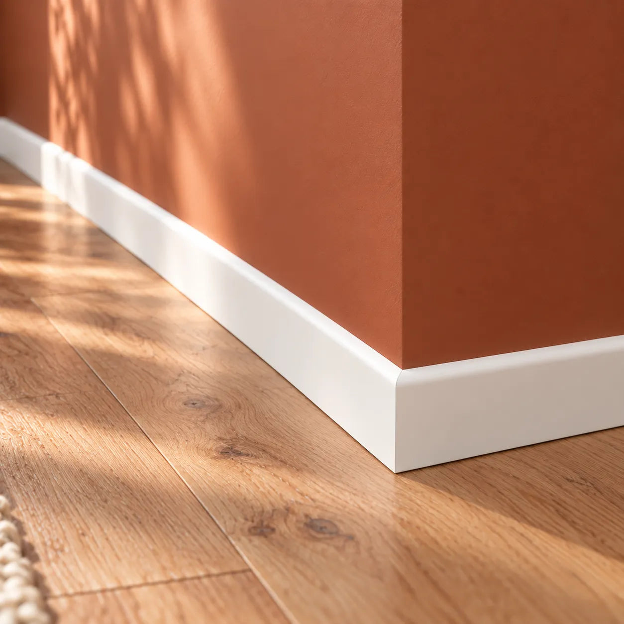 White FL12 WALLSTYL skirting board fitted around an exterior wall corner