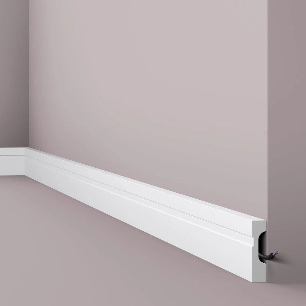 FD7 2M WALLSTYL SKIRTING BOARD - Skirtings with cable channel corner detail on a light-colored wall | DecorMania UK 