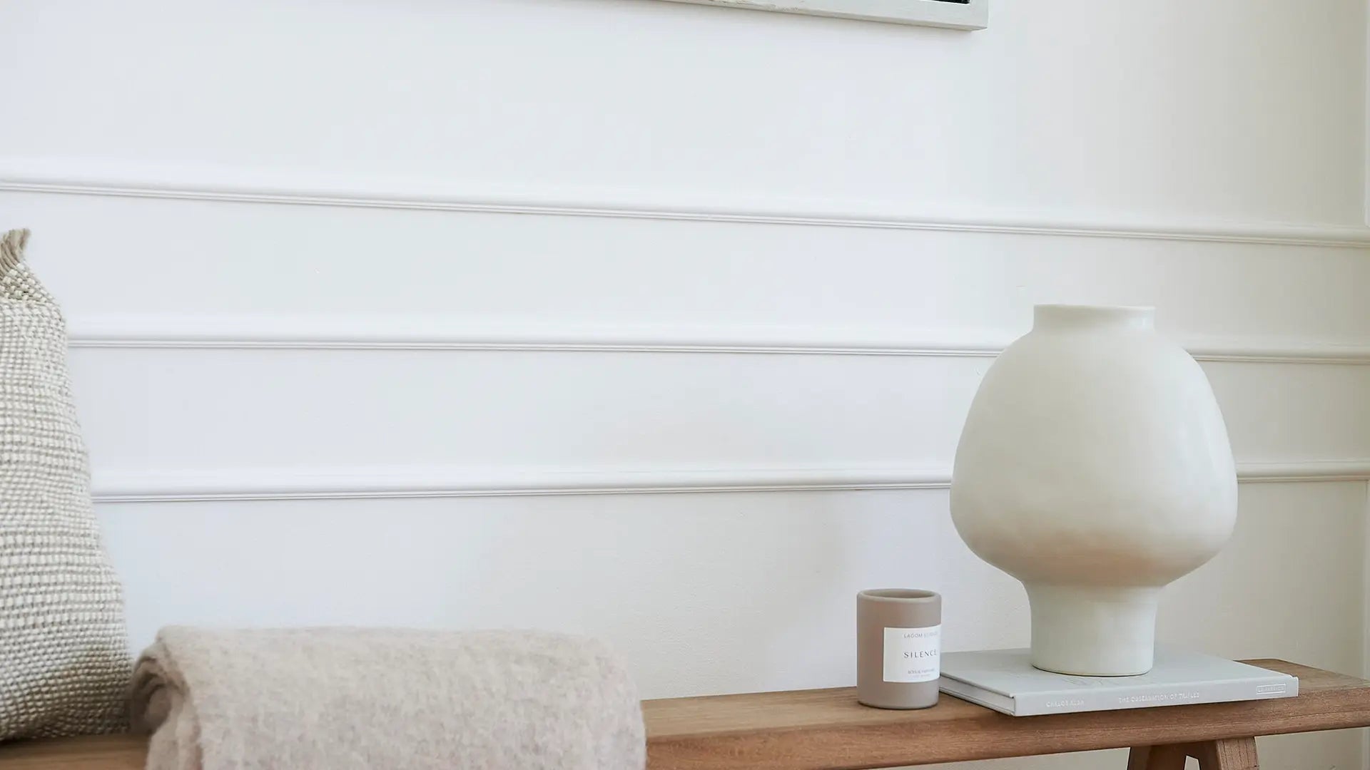 WALLSTYL® & ARSTYL® NMC Architrave & Dado Rail on white wall Decormania UK