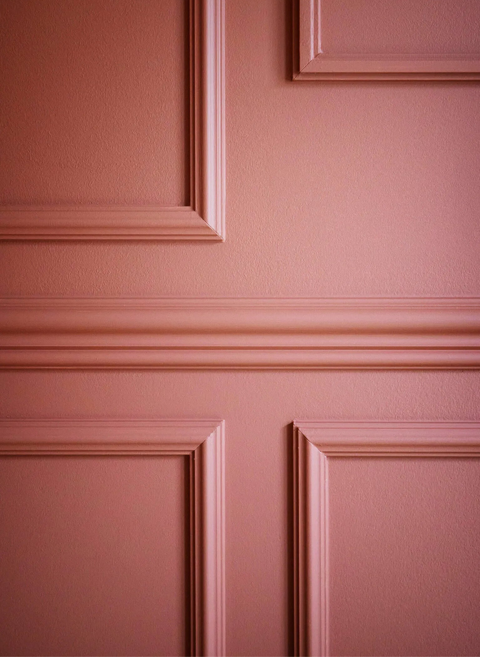 z13 2m arstyl Example of the dado rail installation on the wall in an elegant red interior | DecorMania UK 