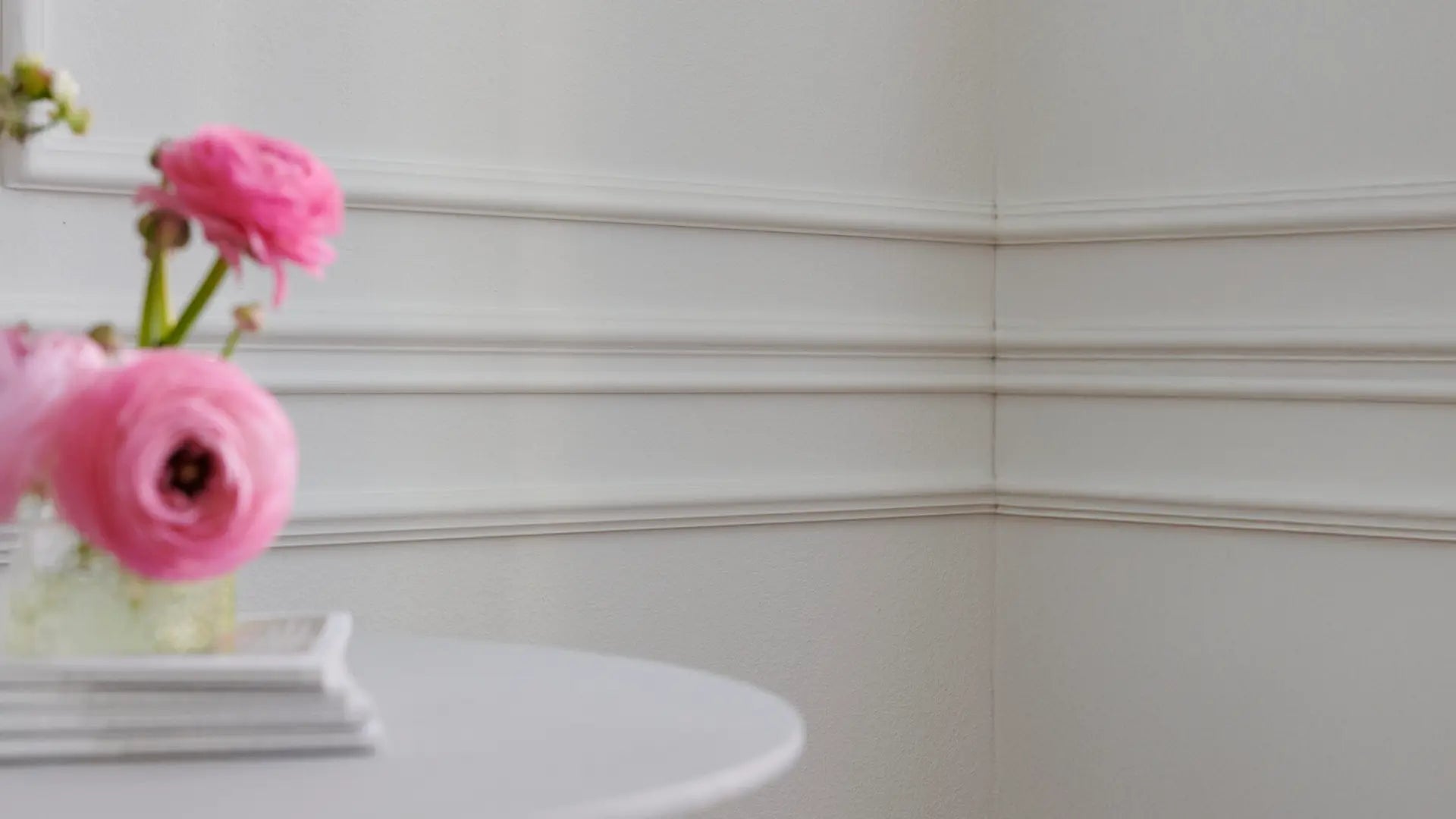 WALLSTYL® & ARSTYL® NMC Architrave & Dado Rail on white wall decormania UK