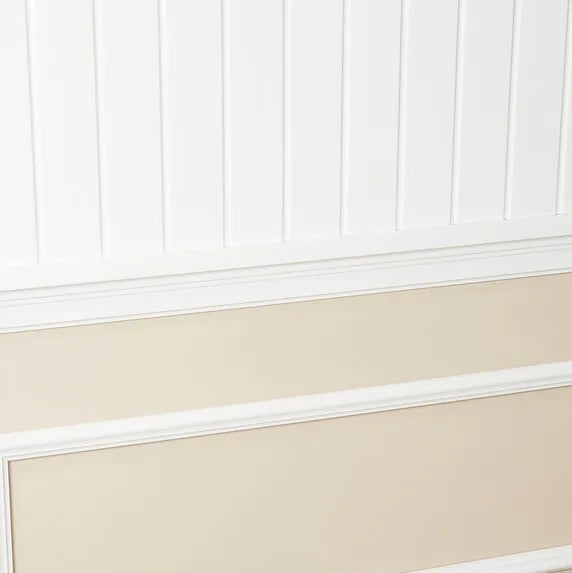WG2 WALLSTYL white wainscoting profiles combined with decorative wall mouldings in a classic interior