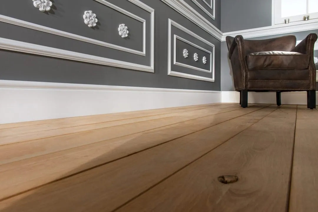 WL1 WALLSTYL PANEL MOULDING 2M on a grey wall with wooden floor | DecorMania UK
