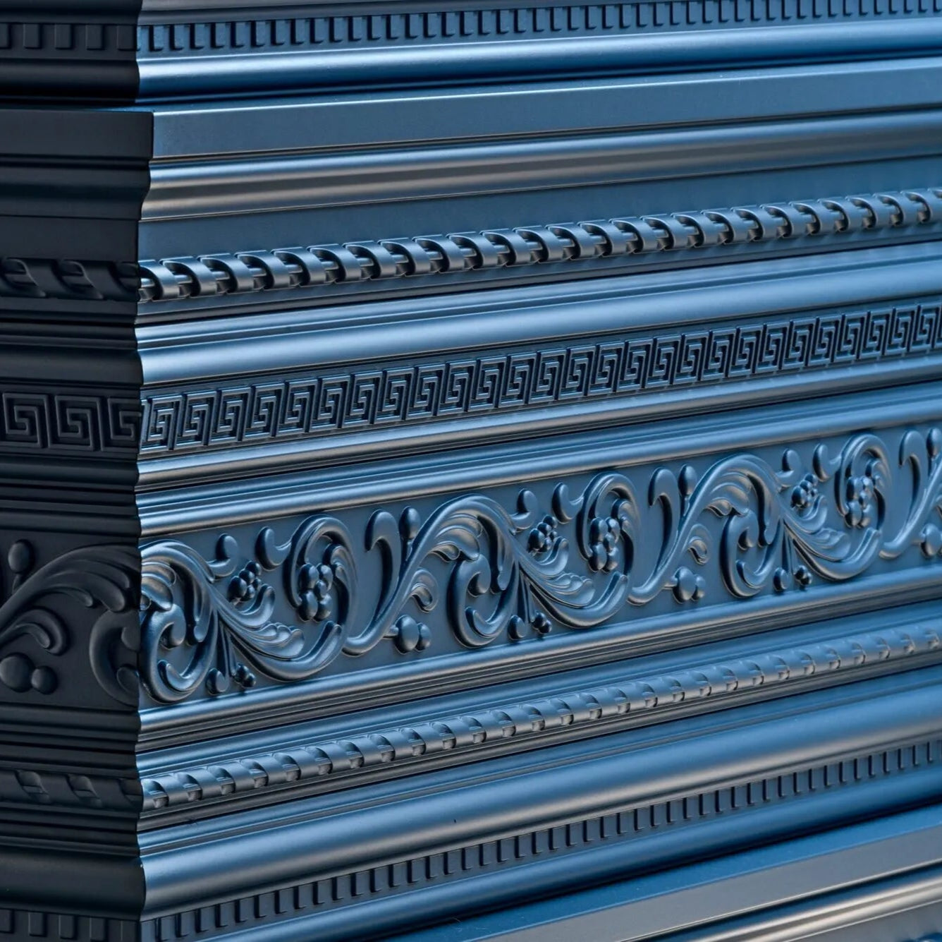 Z1 2M ARSTYL Dado rail in a classic interior with ornate details and traditional styling | ceiling molding | DecorMania UK