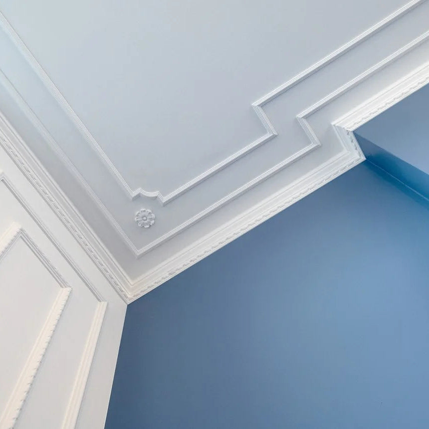 Z103 ARSTYL decorative moulding detail in classic white ceiling and wall design