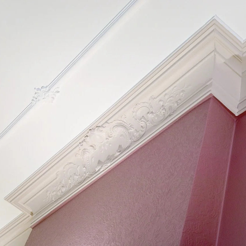 Z104 ARSTYL decorative ornament combined with classic white wall moulding