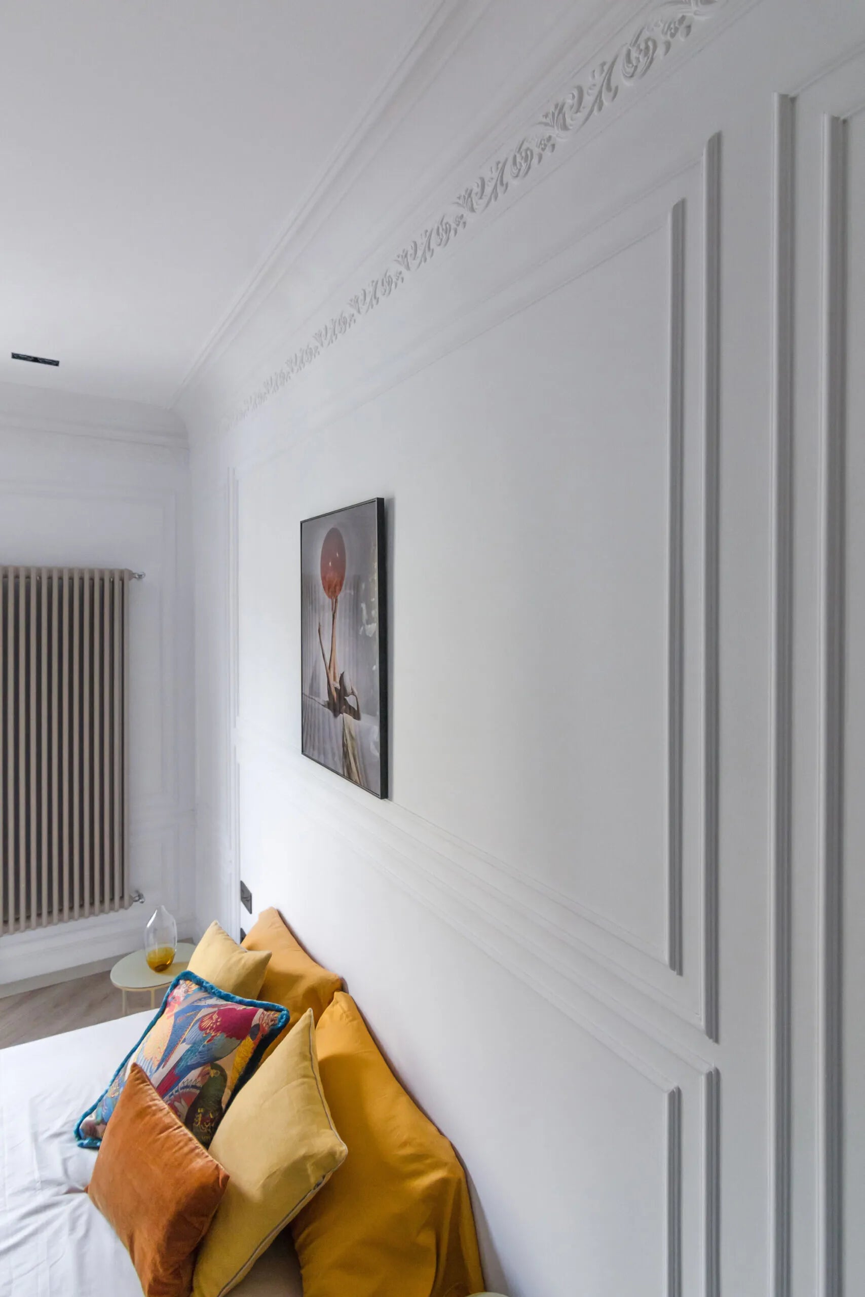 Z12 2M ARSTYL DADO RAIL Dado rail in stylish white wall with decorative design | DecorMania UK 