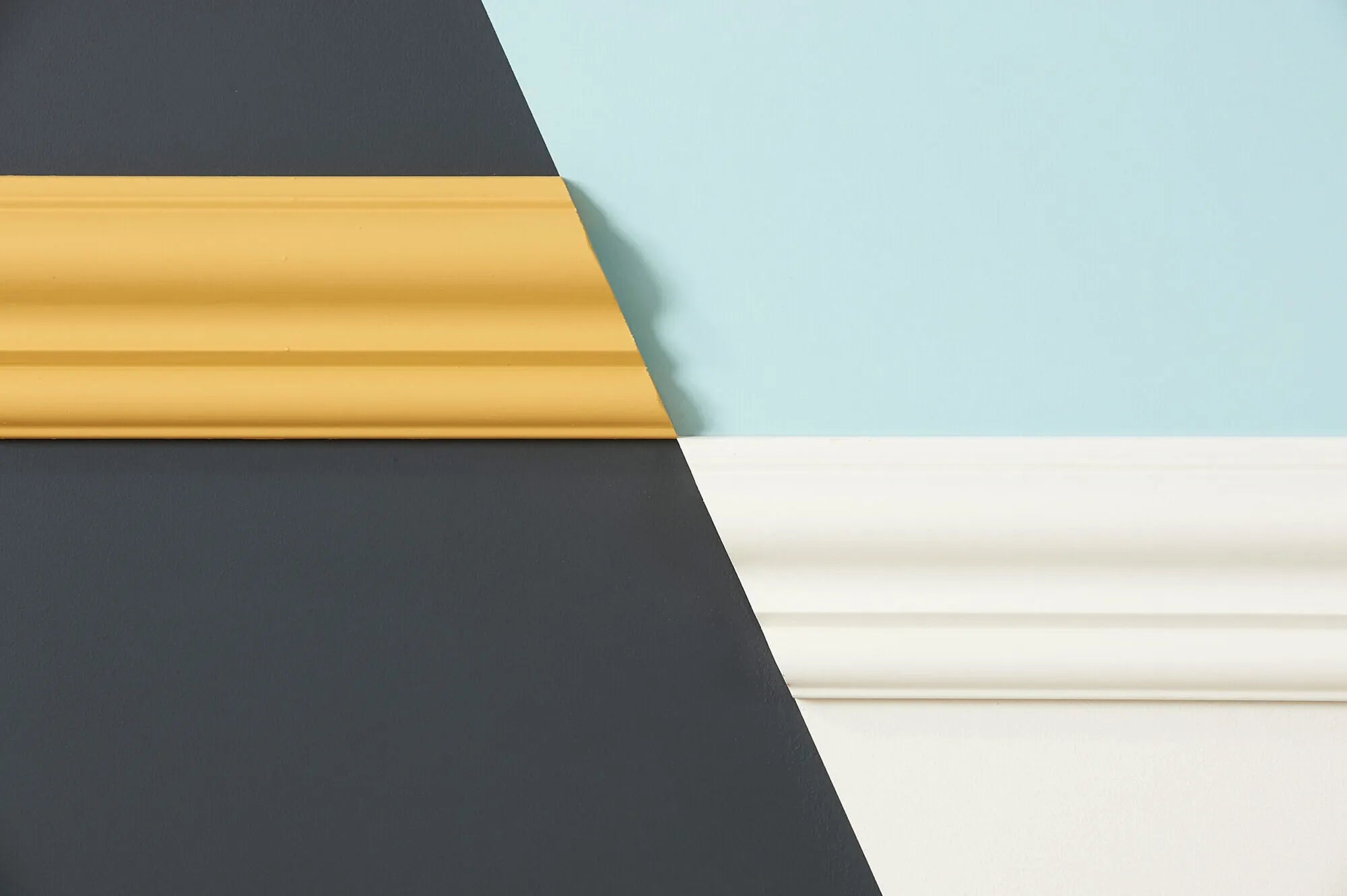 Z13 Dado Rail Arstyl Close-up showing the precise, clean design of the dado rail’s edge. | DecorMania UK 