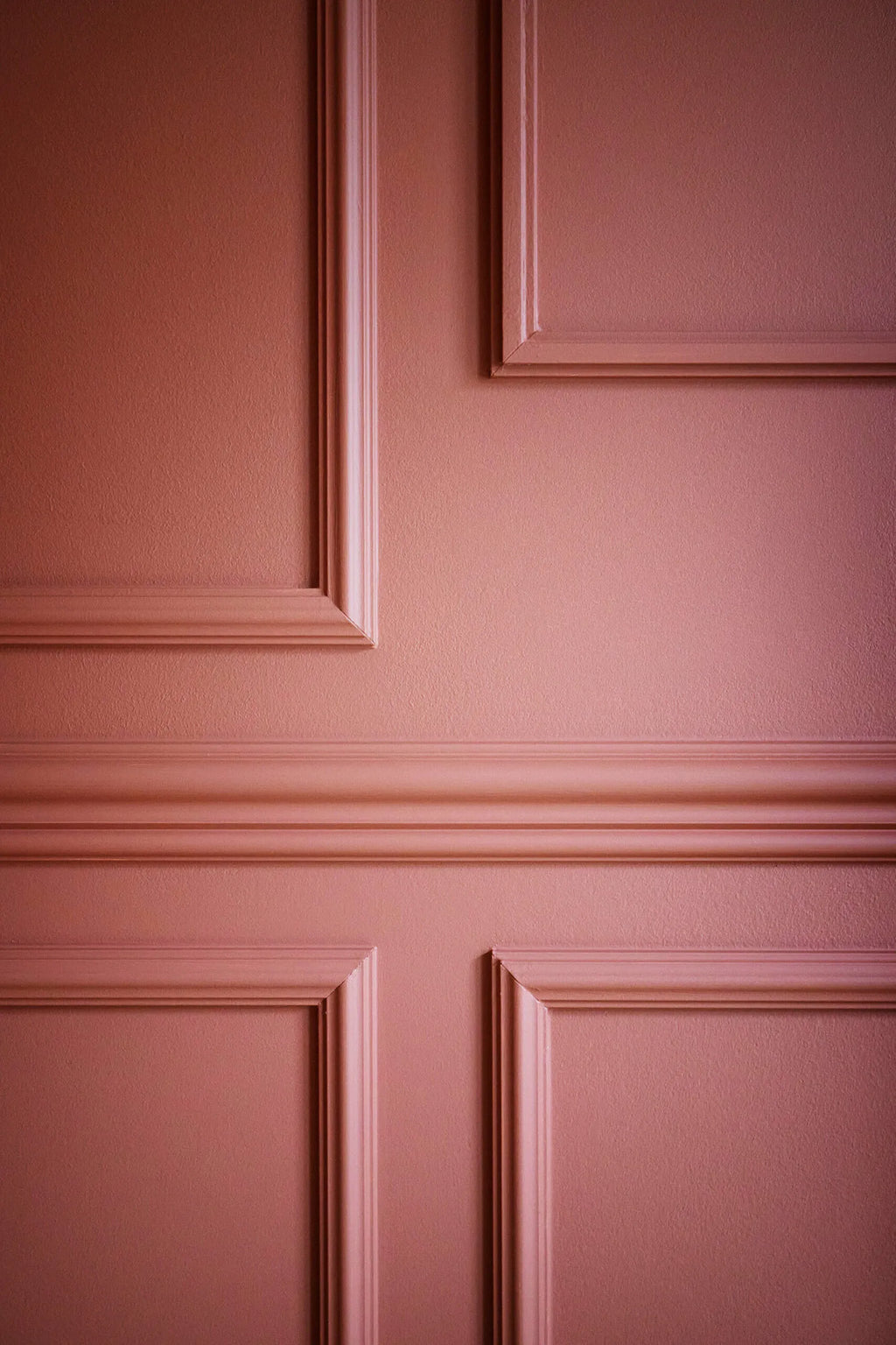 z13 2m arstyl Example of the dado rail installation on the wall in an elegant red interior | DecorMania UK 