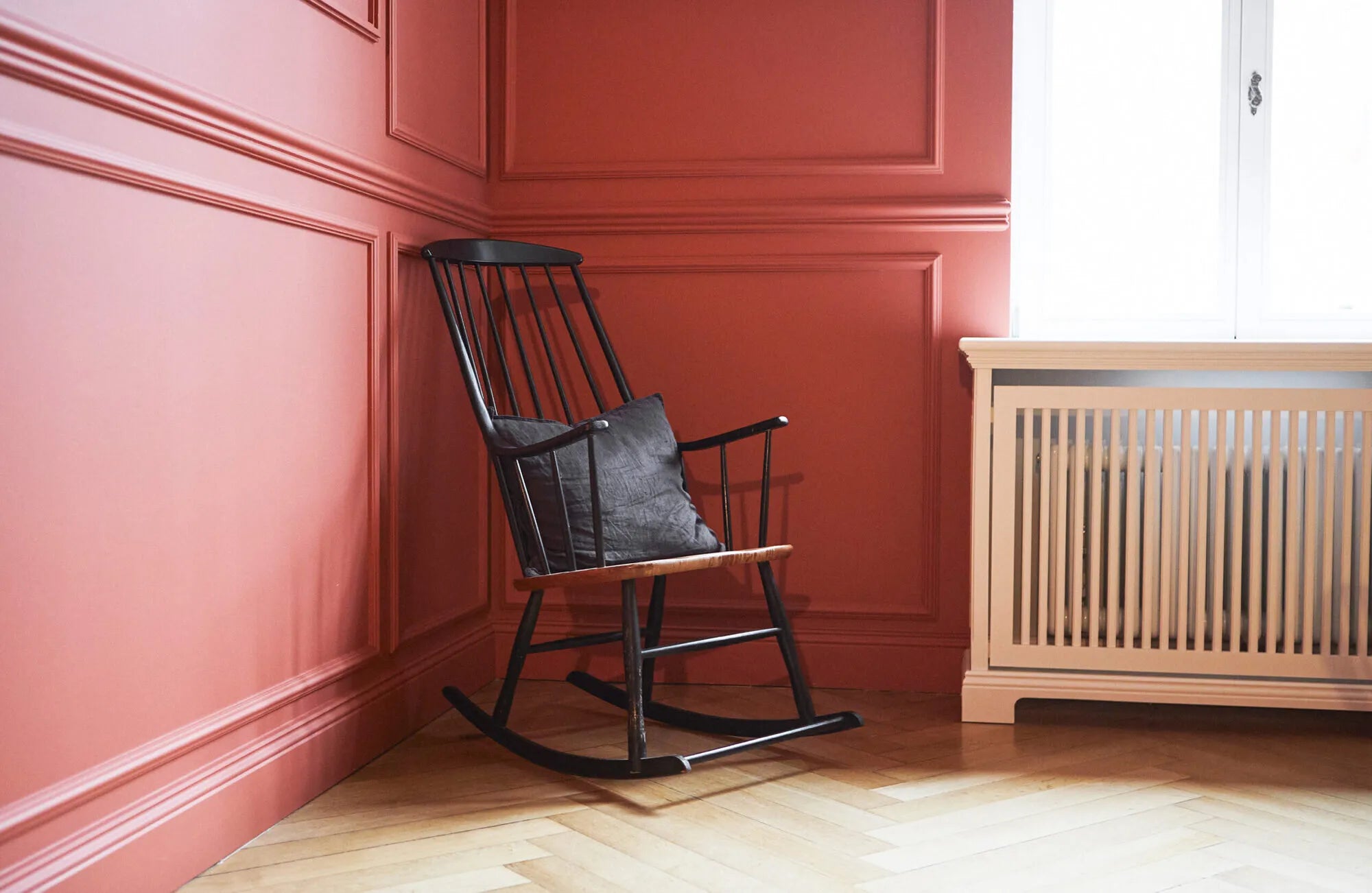 z13 2m arstyl Example of the dado rail installation on the wall in an elegant red interior | DecorMania UK 